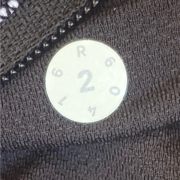 Lululemon Pace Rival Crop with pockets Sz 2, Scatter Grey Black - Picture 3 of 8